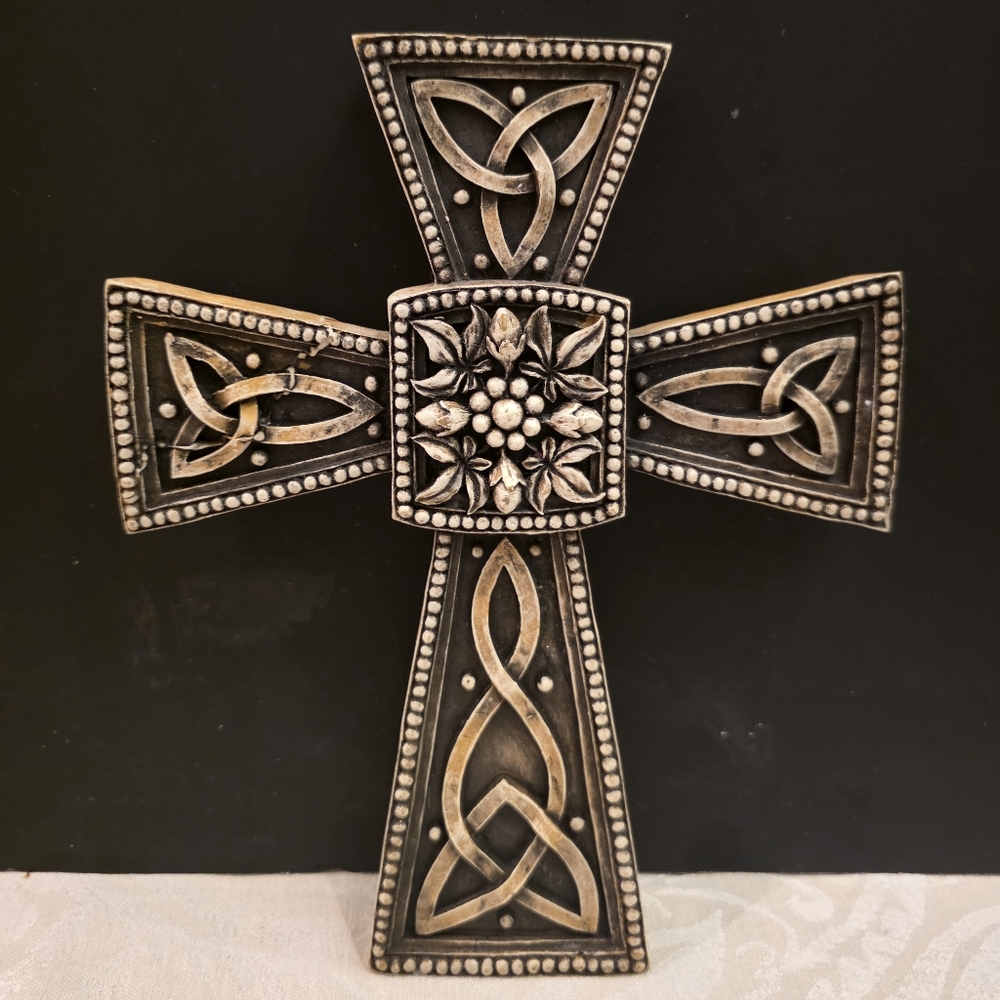Celtic Cross w/ Trinity Knots& Central Square Knot Pattern Resin Wall Hanging